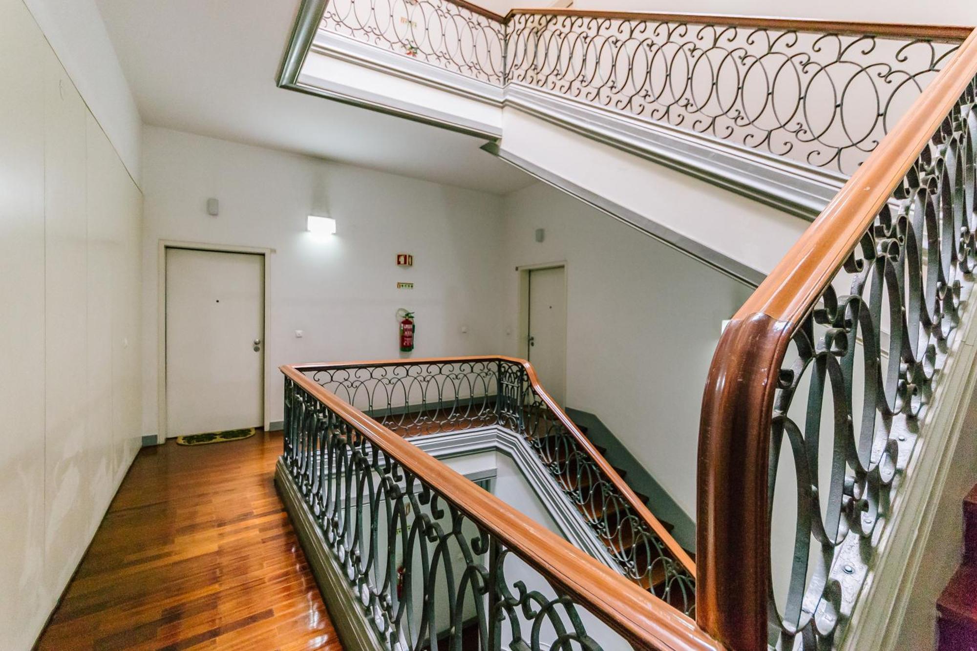 Chiado 2 Bedroom Elegant Apartment ลิสบอน ภายนอก รูปภาพ