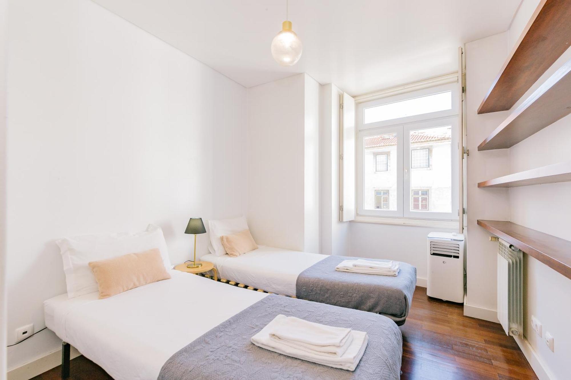 Chiado 2 Bedroom Elegant Apartment ลิสบอน ภายนอก รูปภาพ