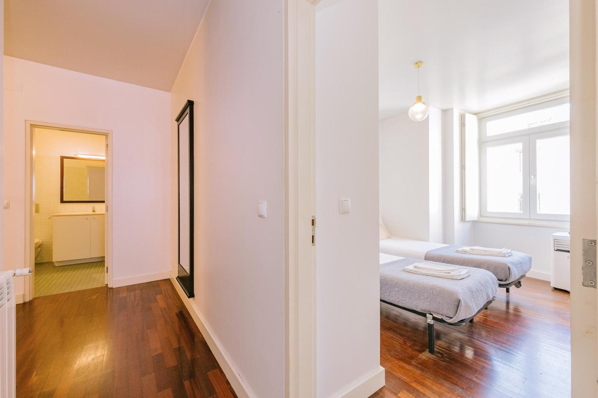Chiado 2 Bedroom Elegant Apartment ลิสบอน ภายนอก รูปภาพ