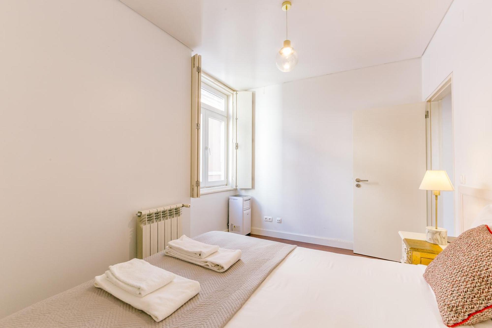 Chiado 2 Bedroom Elegant Apartment ลิสบอน ภายนอก รูปภาพ